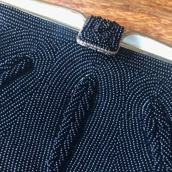Vintage 1950s Black Purse Beaded with Mother of Pearl Clasp Excellent Condition - Picture 3 of 11